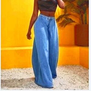 Plicated Detail Wide Leg Jeans